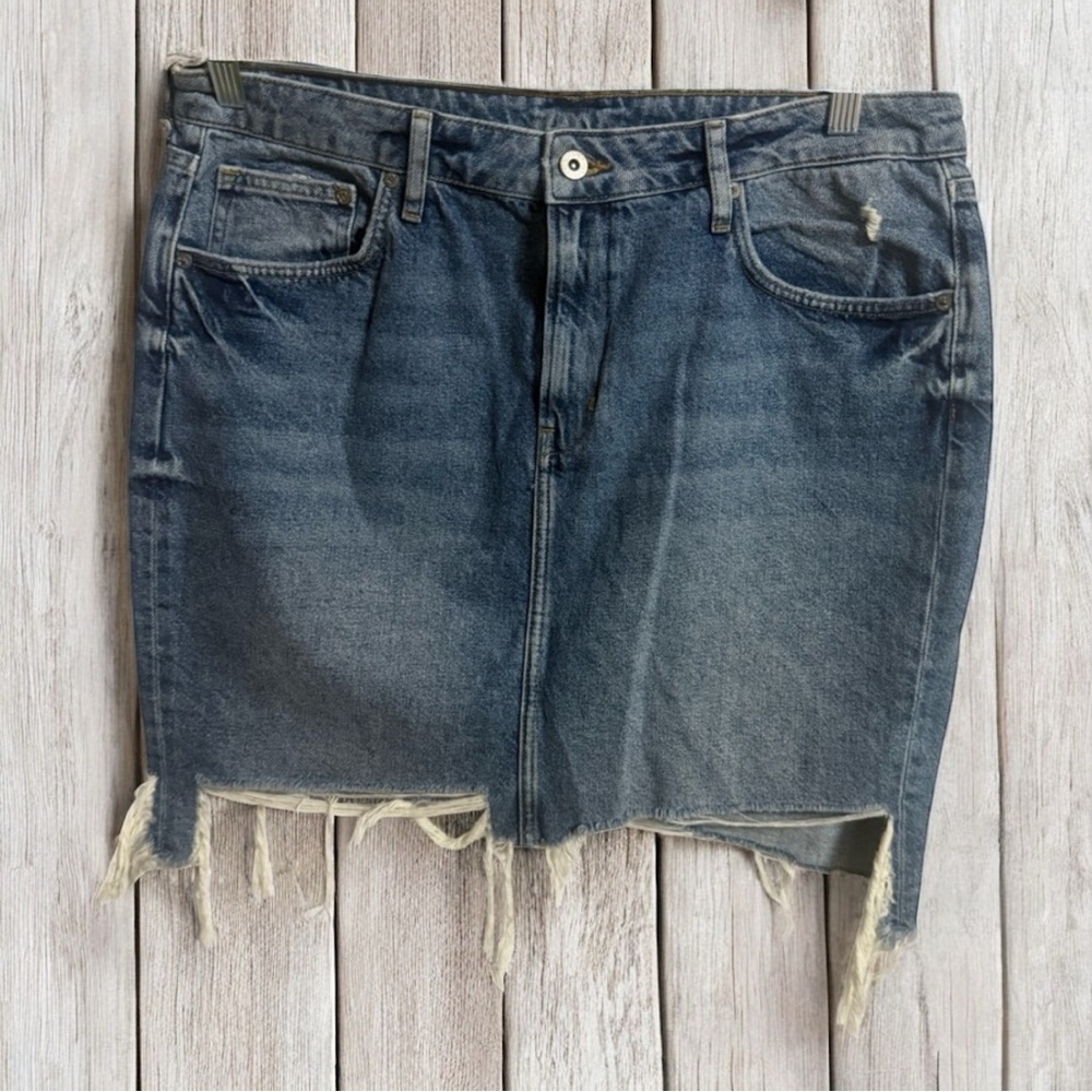 H&M Denim Blue Frayed Hem Skirt Sz 14